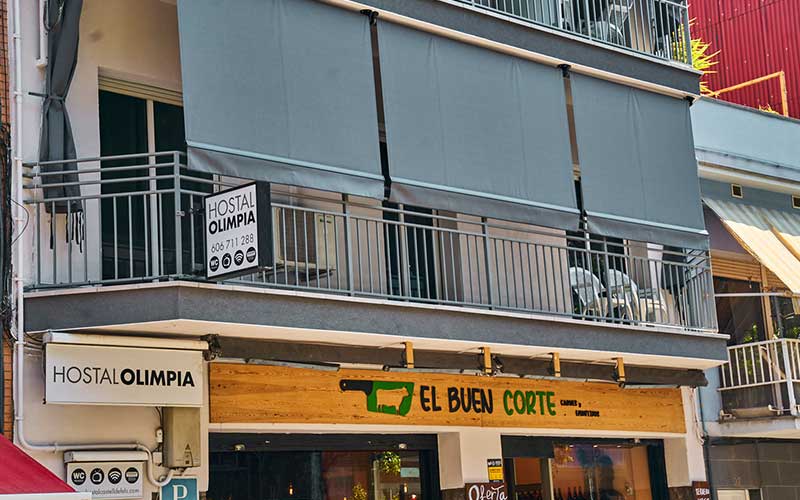 Hostal-Castelldefels-balcon-exterior